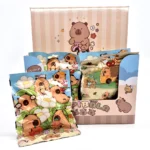 Bolsita Sorpresa Pequeña Peluche Capibara con Cartas Coleccionables