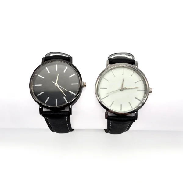 Reloj Analógico con Correa en Cuero Negro