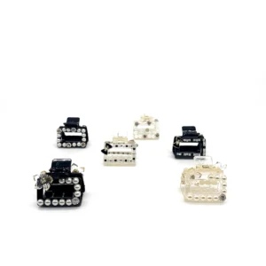 Broche Cuadrado Negro con Perlas y Strass