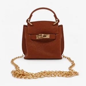 Cartera con Broche Dorado