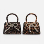 Cartera Animal Print con Moño de Strass