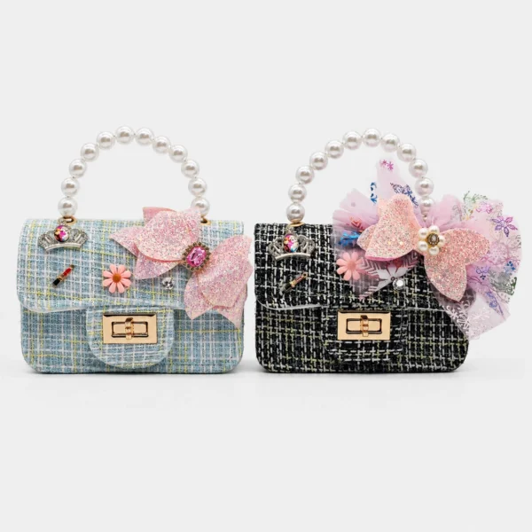 Cartera con Moño y Broche Dorado