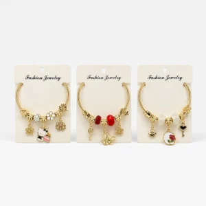 Pulsera Dorada Elastizada con Charms Variados