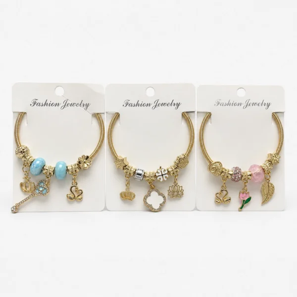 Pulsera Dorada Elastizada con Charms Variados