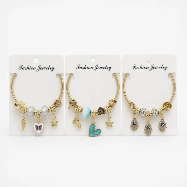 Pulsera Dorada Elastizada con Dijes Colgantes