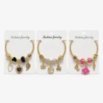 Pulsera Dorada Elastizada con Dijes Colgantes