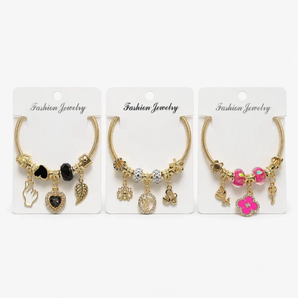 Pulsera Dorada Elastizada con Dijes Colgantes