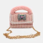 Cartera Tejida con Manija de Peluche