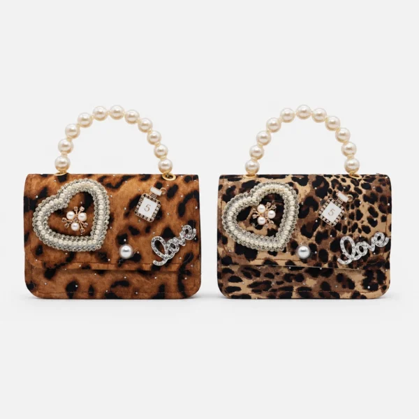 Cartera Animal Print con Corazón