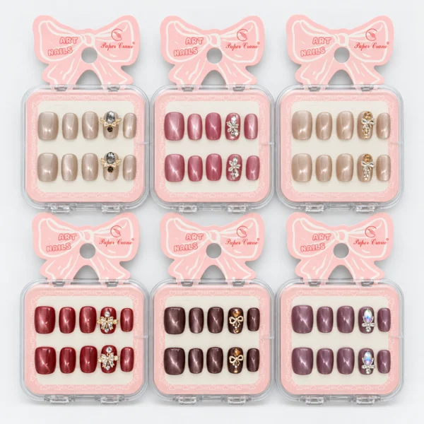 Uñas Cuadradas con Strass y Ojo de Gato
