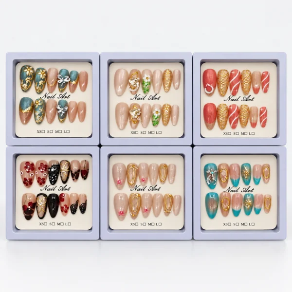 Uñas Almendra Dibujos y Strass