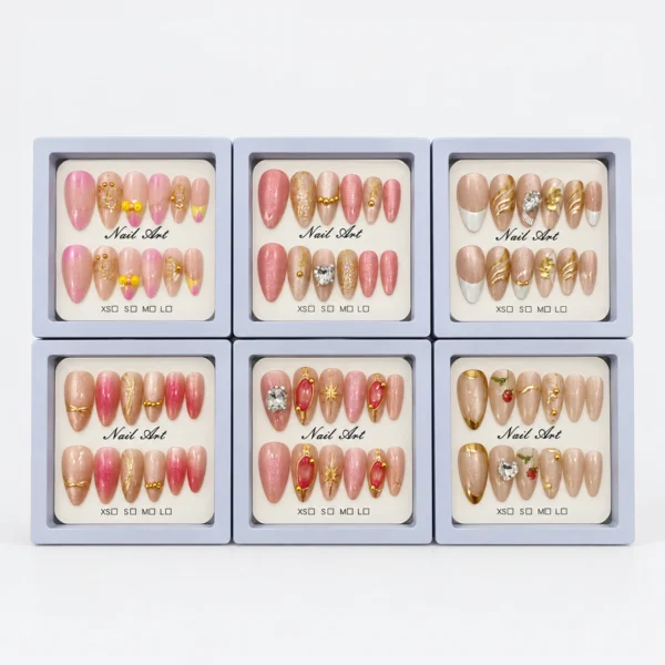 Uñas Almendra con Diseños y Pedrería